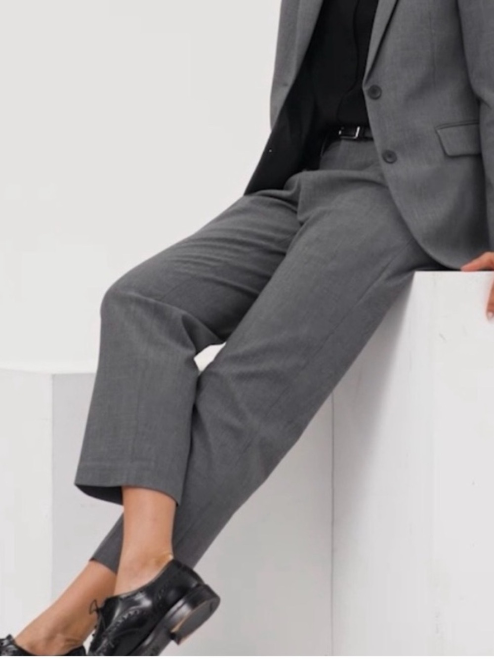 Uniqlo Pleated Ankle Pants Women’s Size 8 in Dark Charcoal Gray - EUC!